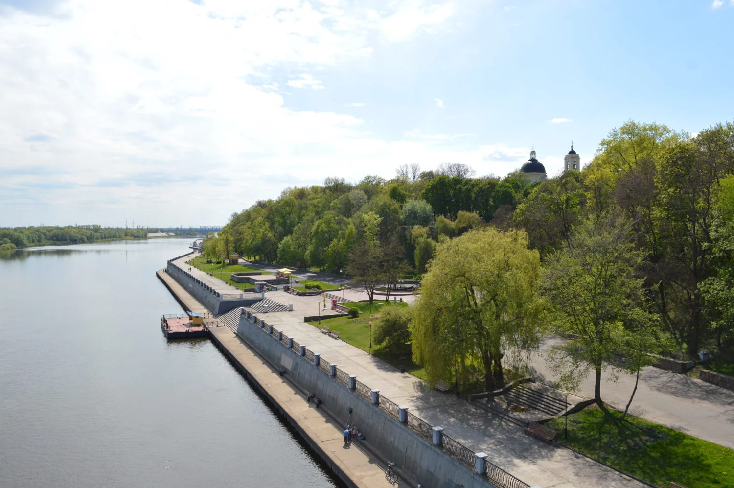 Embankment_Ozh_River.JPG