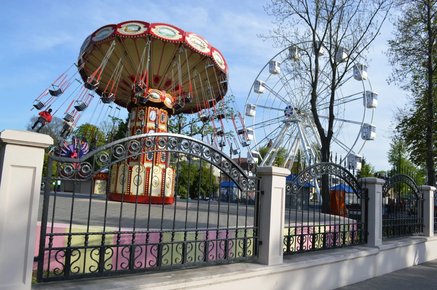 Gomel_Amusement_Park_Belarus.JPG