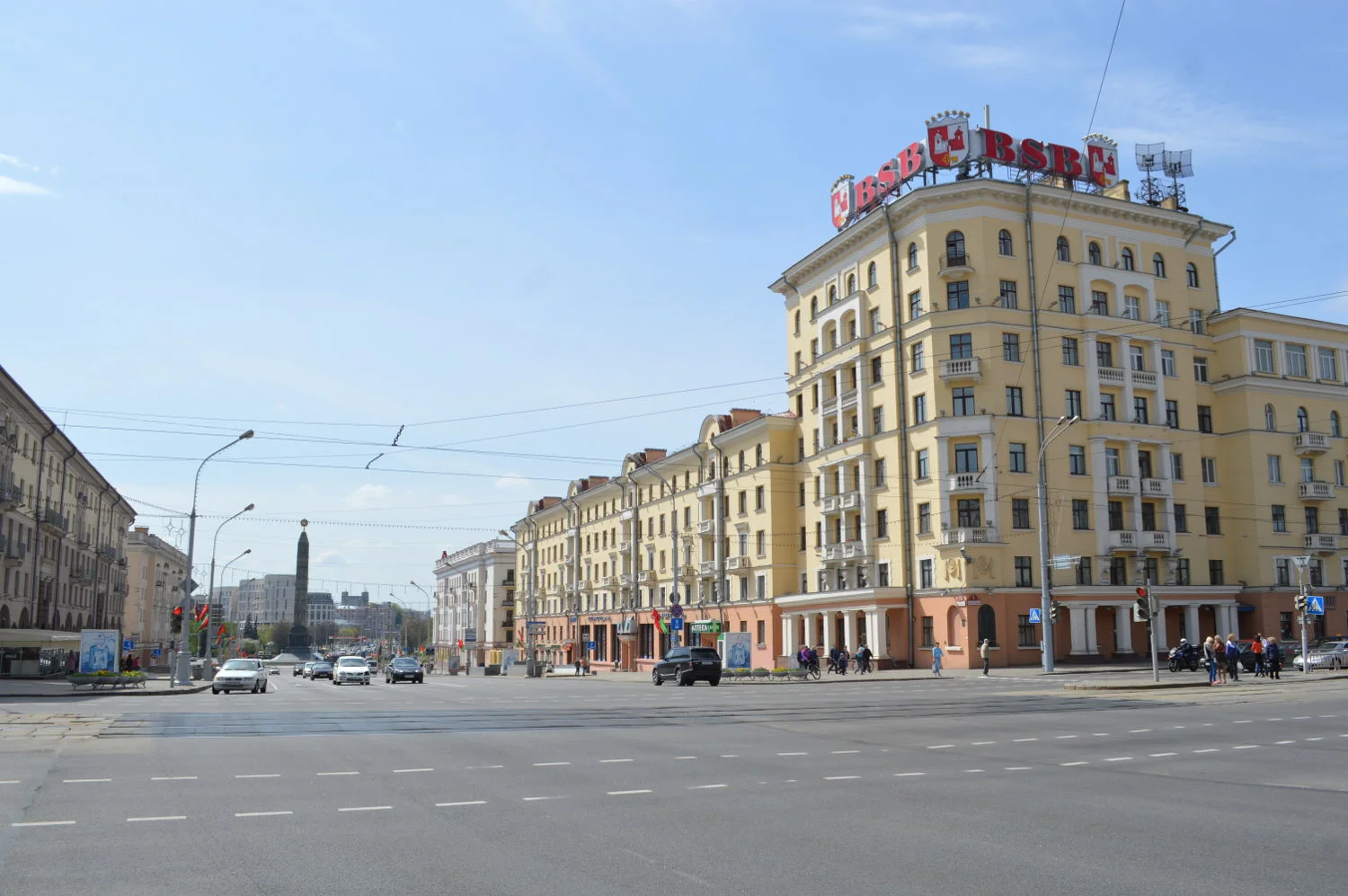 Minsk_City_Prospect_SunnyDay.JPG