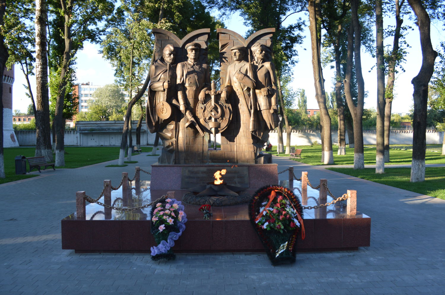Monument_to_Soviet_Partisans_Tula.JPG