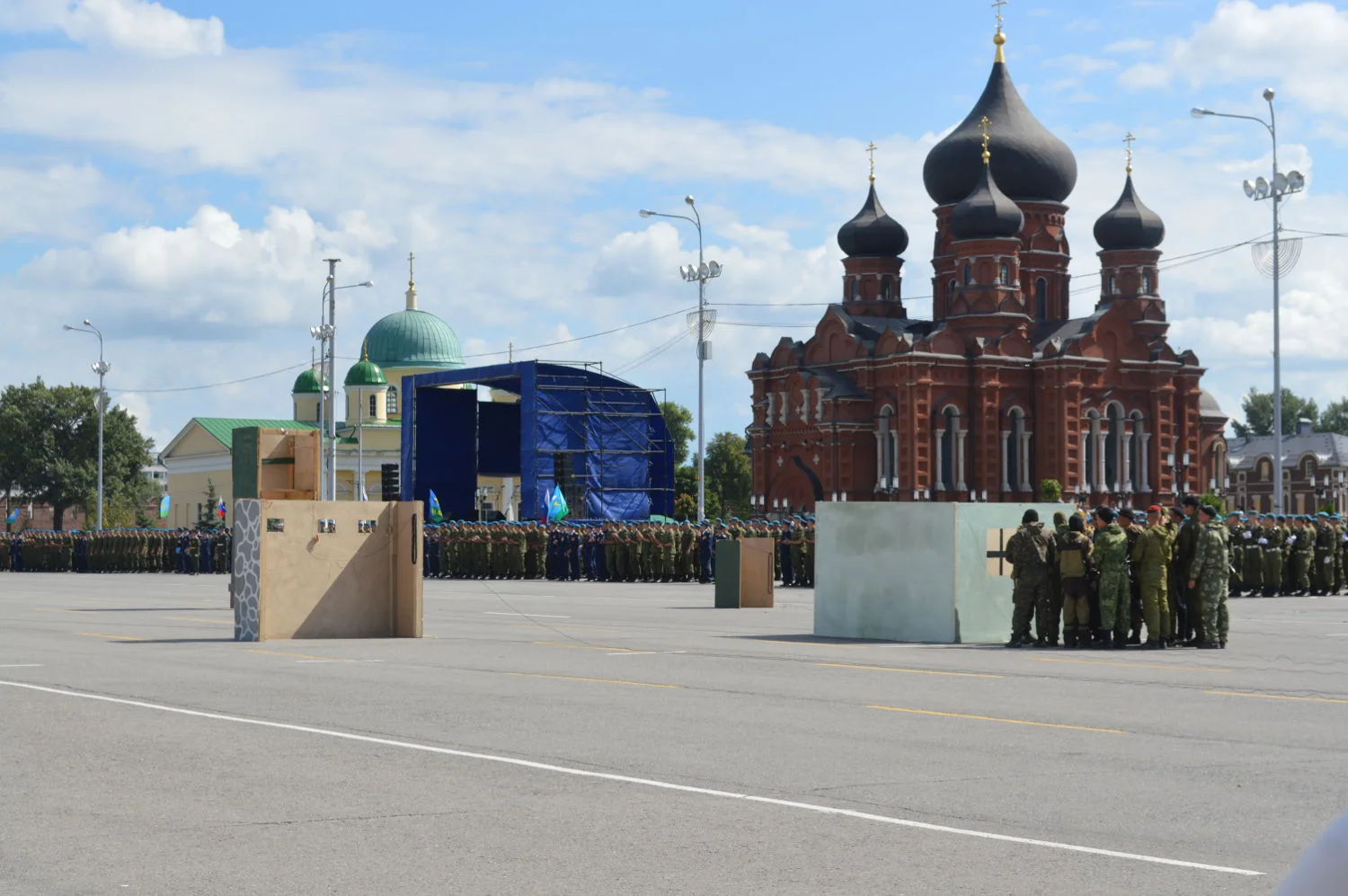 Paratroopers_Day_Tula_lenin_Square.JPG