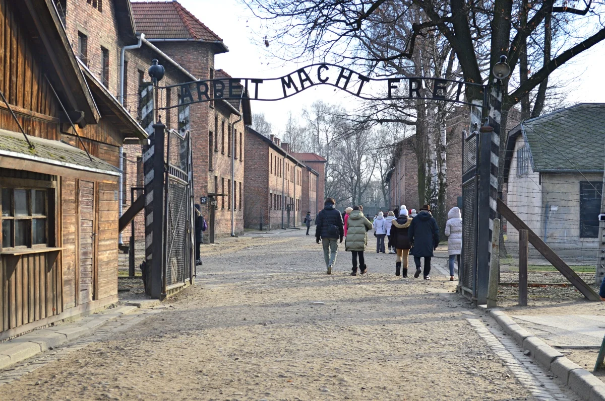 Auschwitz_Entrance.JPG