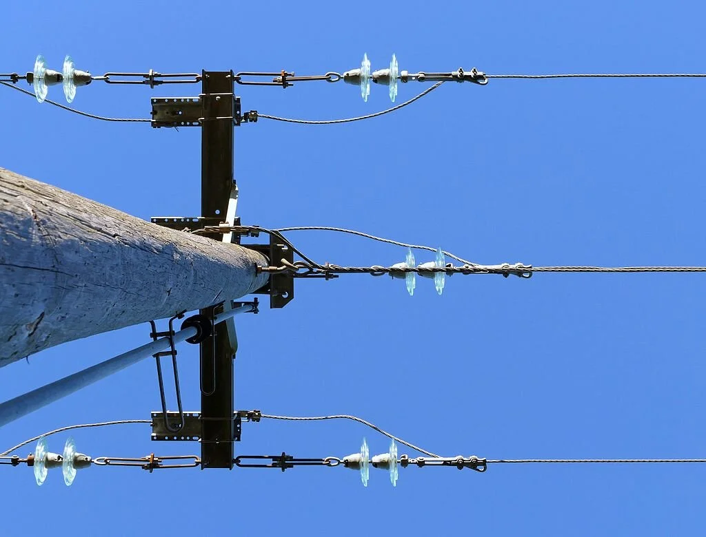 LEpower_line_pole_-_east_side.jpg