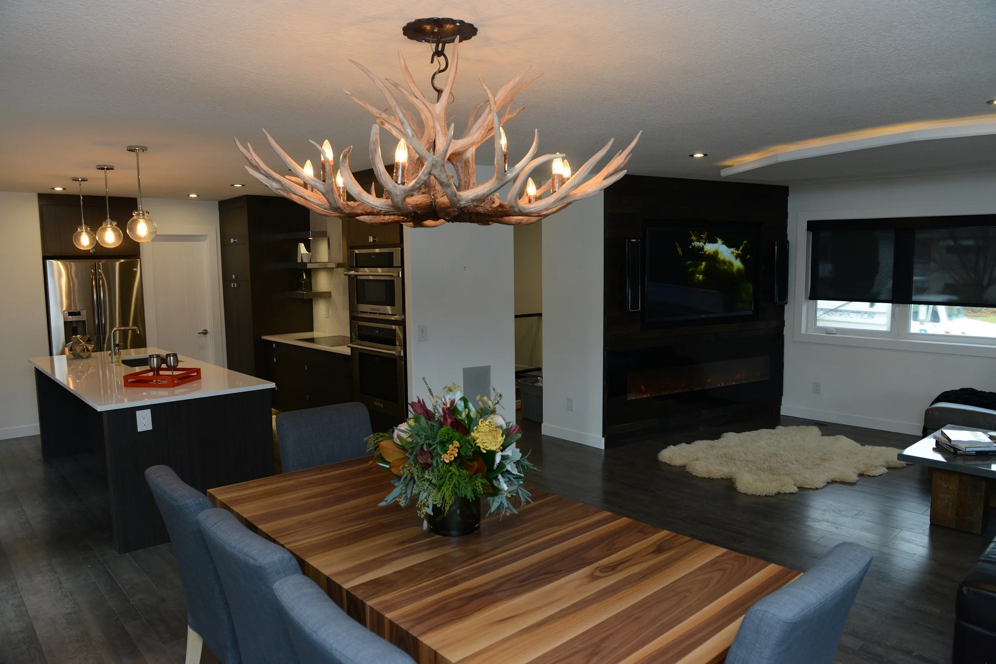 2430 dining room - kitchen.jpg