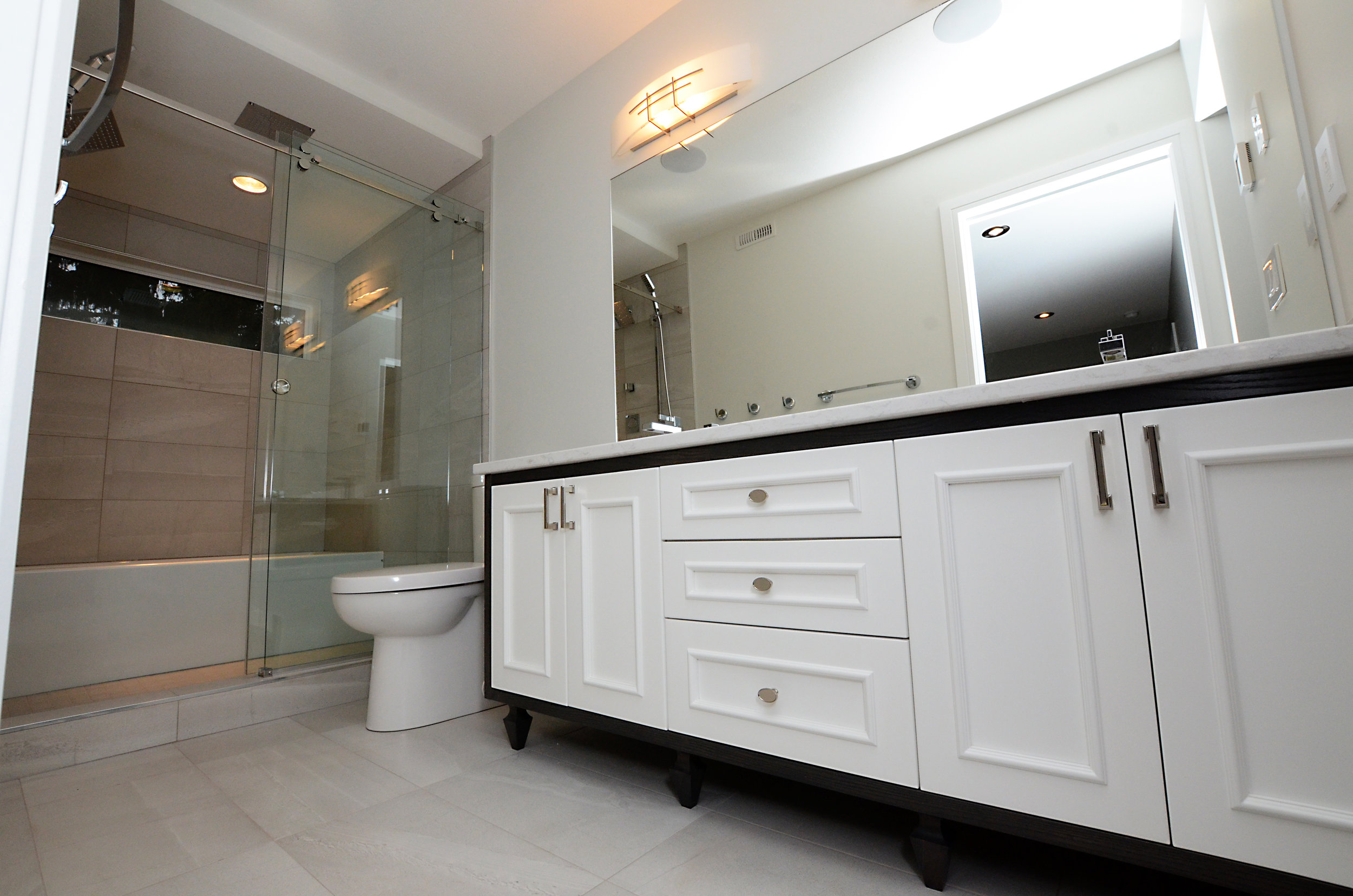 7 - 1106 main Ensuite.jpg