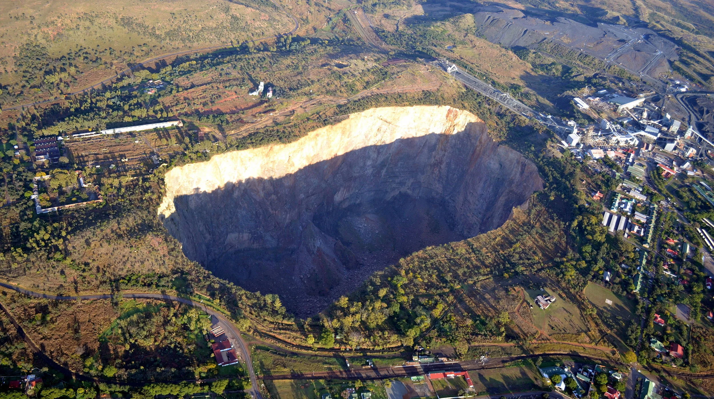 South_Africa-Cullinan_Premier_Mine02.jpg