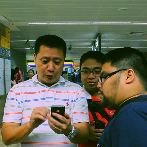 Filipino tourists in Sigapore. 