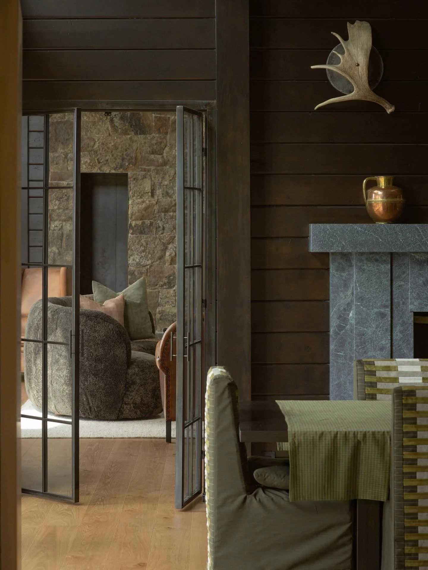 Some detail shots of that mt home felt right today.
-
Styling by @real_rachelrae 
.
.
.
.
.
.
.
.
.
.
.
#interiors #ricohgrii #ricoh #chasinglight #moodyinteriors #utahphotographer