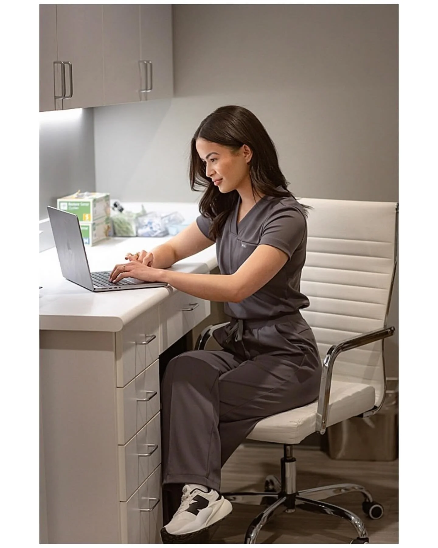 Sara for a FIGS campaign. Also a good idea of how I&rsquo;ve been spending my summer.
.
.
.
.
.
.
.
.
#functionalmedicine #ivtherapy #brandcampaign #figs #brandphotography #slcphotographer