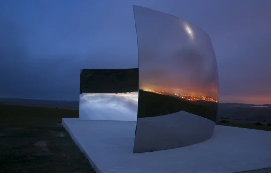 Anish Kapoor, C curve, 2007