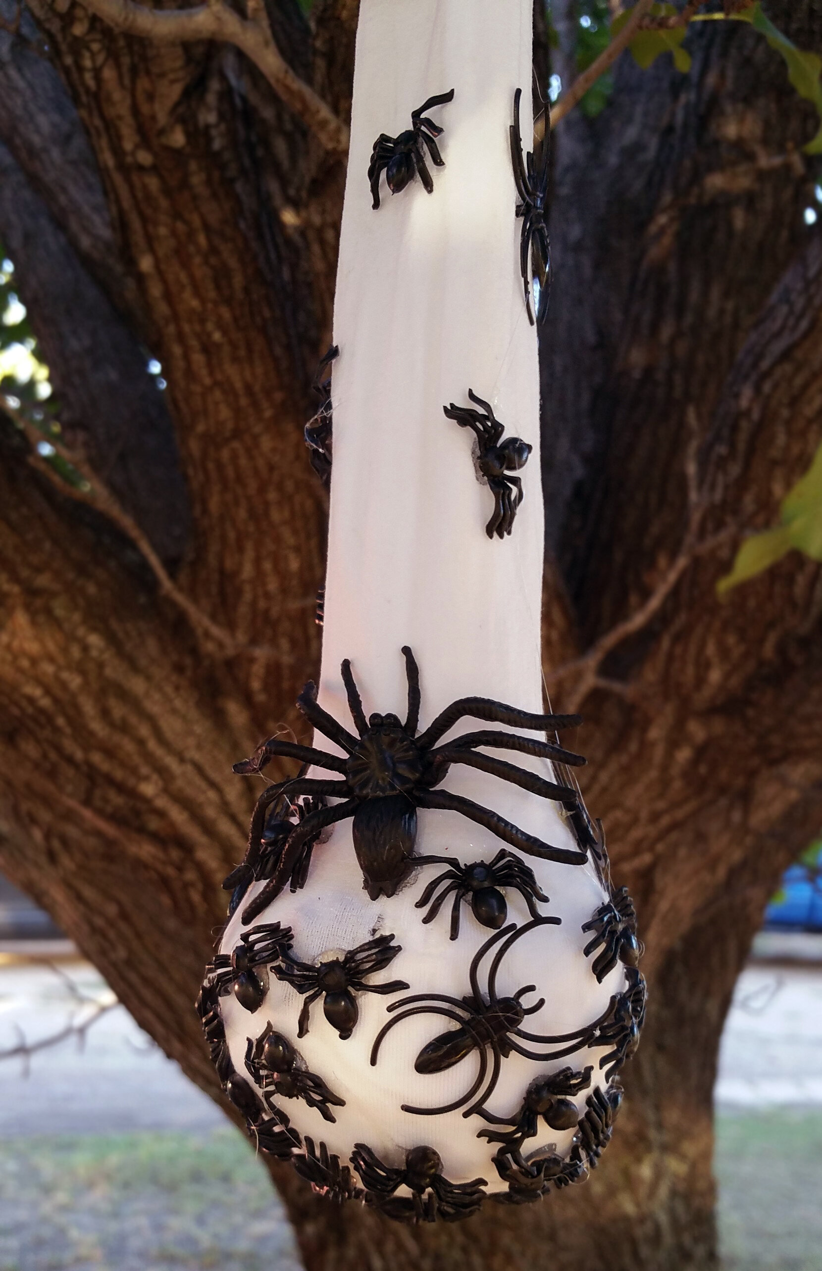 The BEST Do it Yourself Halloween Decorations {Spooktacular Halloween DIYs,  Handmade Crafts and Projects!} – Dreaming in DIY