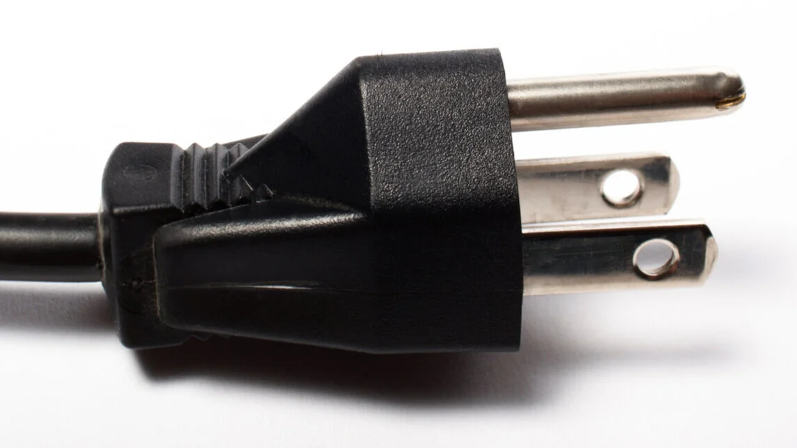 Polarized vs. NonPolarized Electrical Plugs — Blog