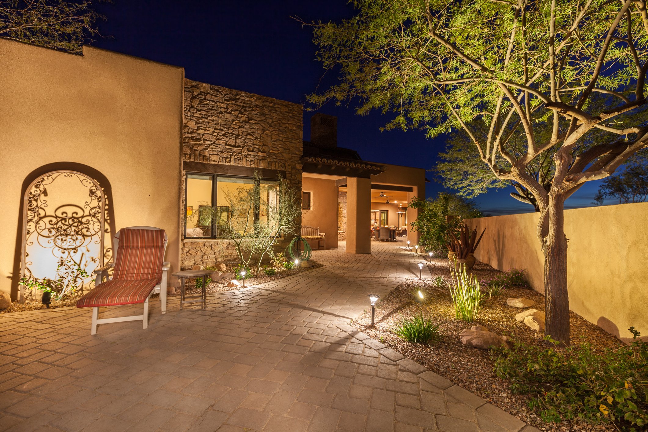 How to Install Low Voltage Outdoor Landscape Lighting — 1000Bulbs Blog