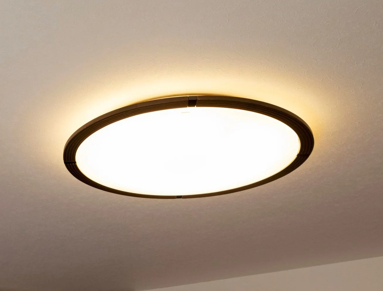 Why You Can't Use Certain LED Bulbs in Enclosed Fixtures — 1000Bulbs Blog
