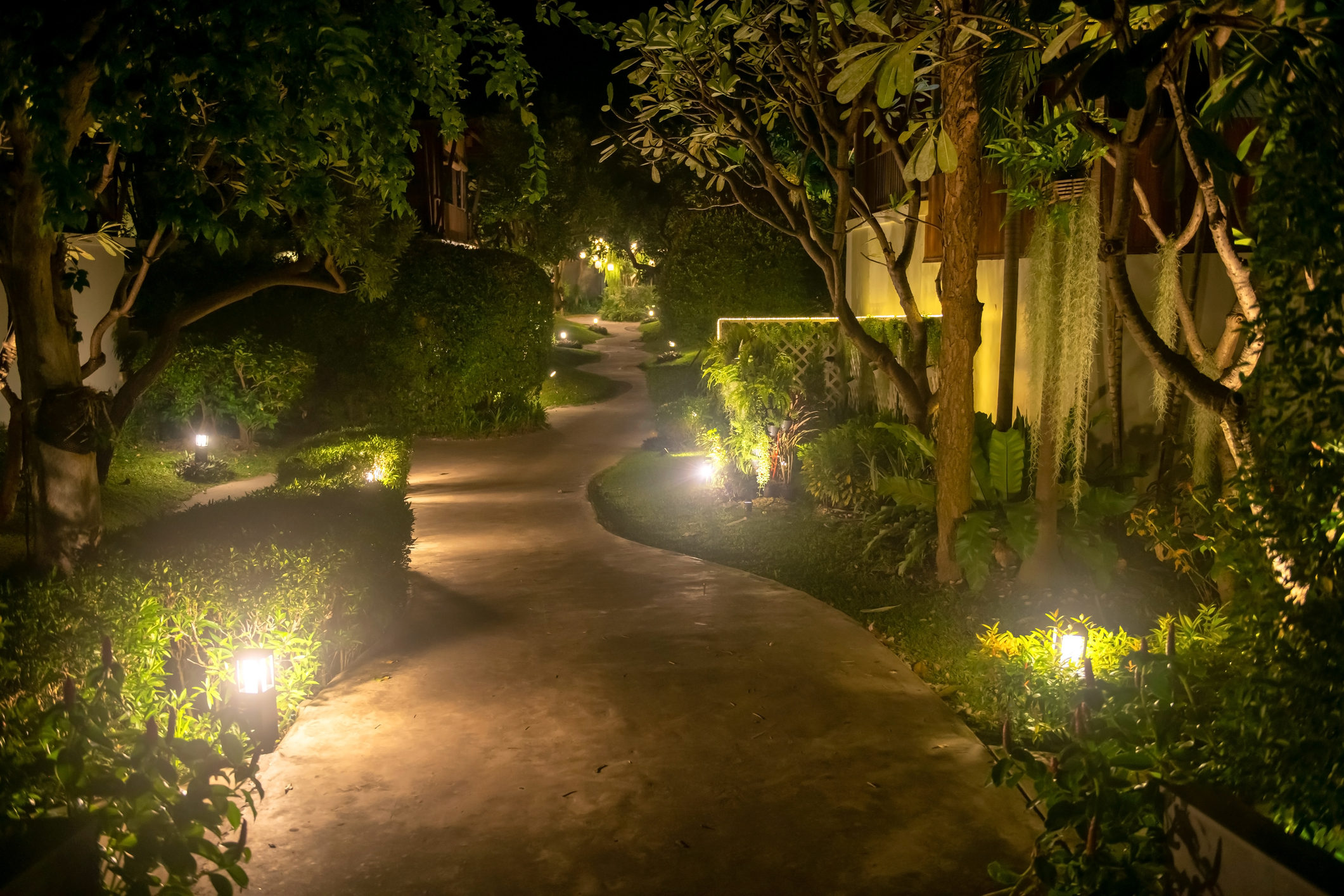 Easily Install Low Voltage Landscape Lighting