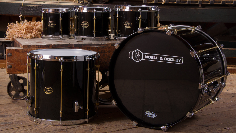 Horizon, Piano Black with Gold Tube Lugs