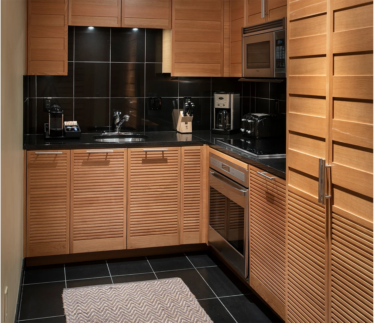 633-Kitchen.jpg