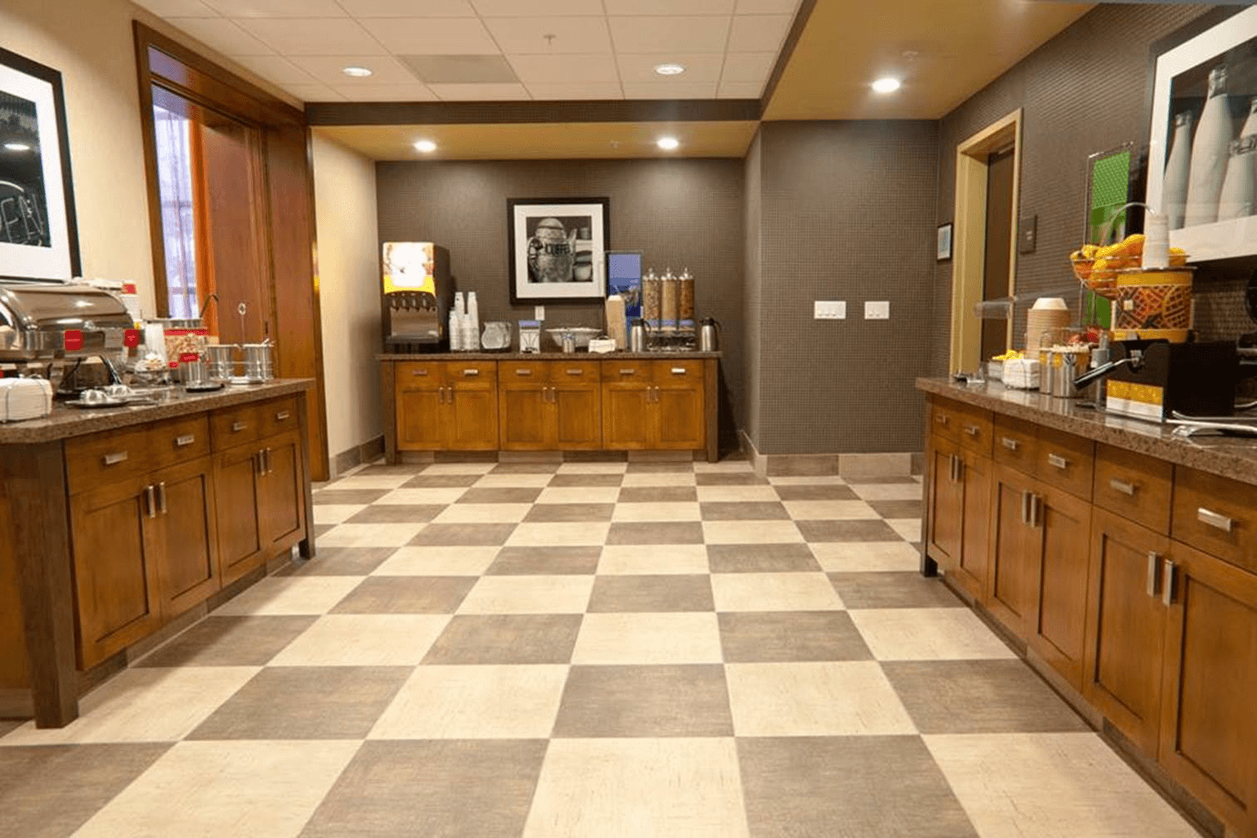  Hampton Inn and Suites Salinas complimentary breakfast area 