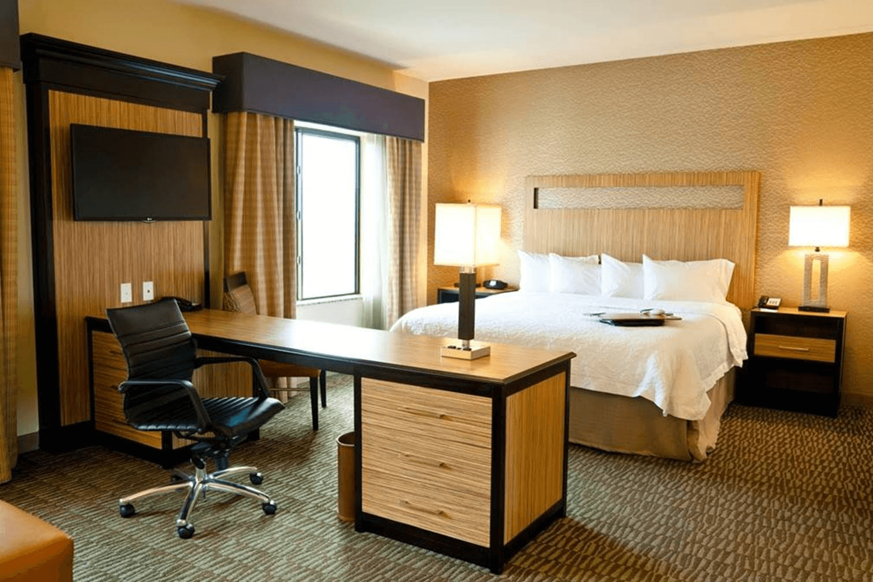  Hampton Inn and Suites Salinas room interior with king size bed and desk 