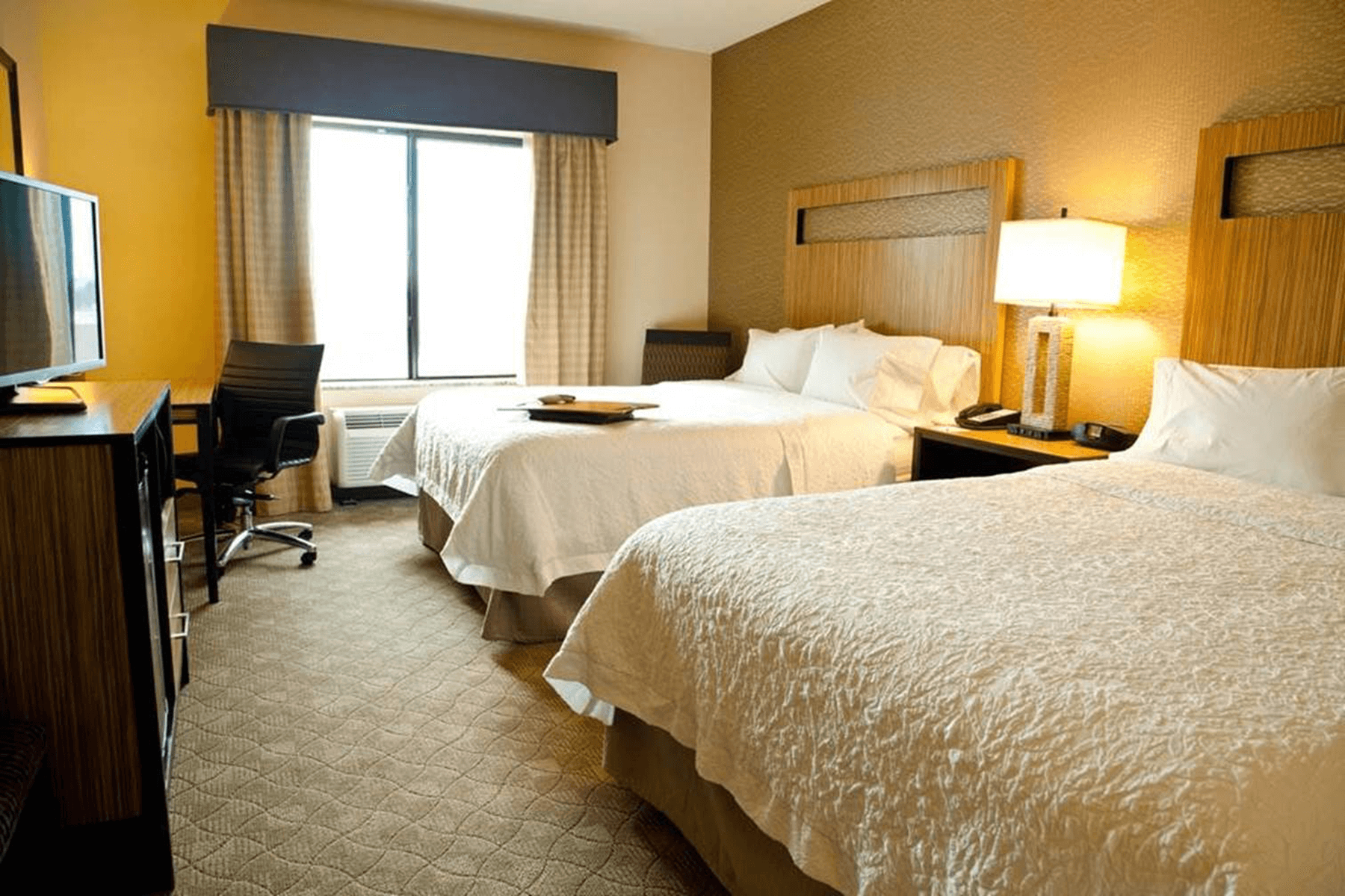  Hampton Inn and Suites Salinas room interior with two double beds 