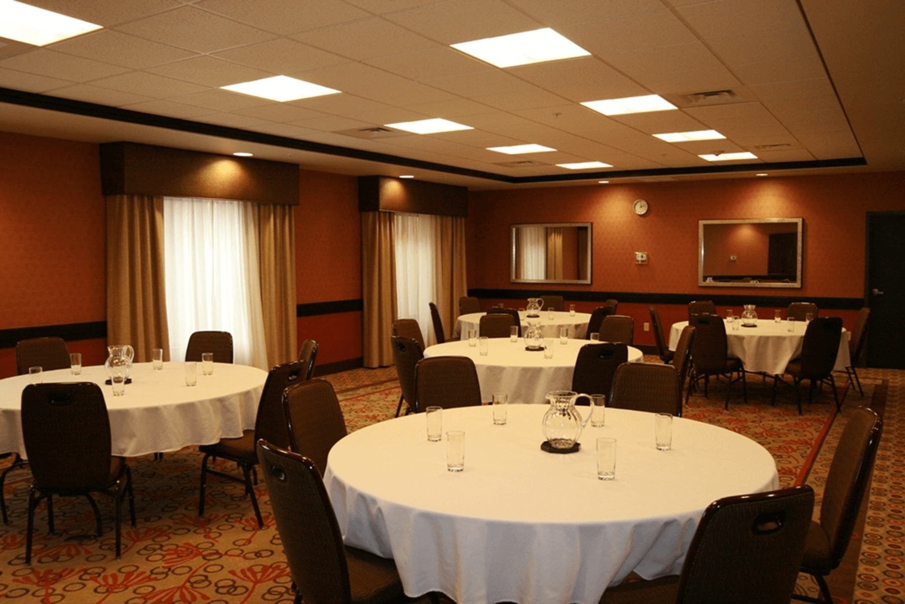  Hampton Inn and Suites Spokane meeting room interior 