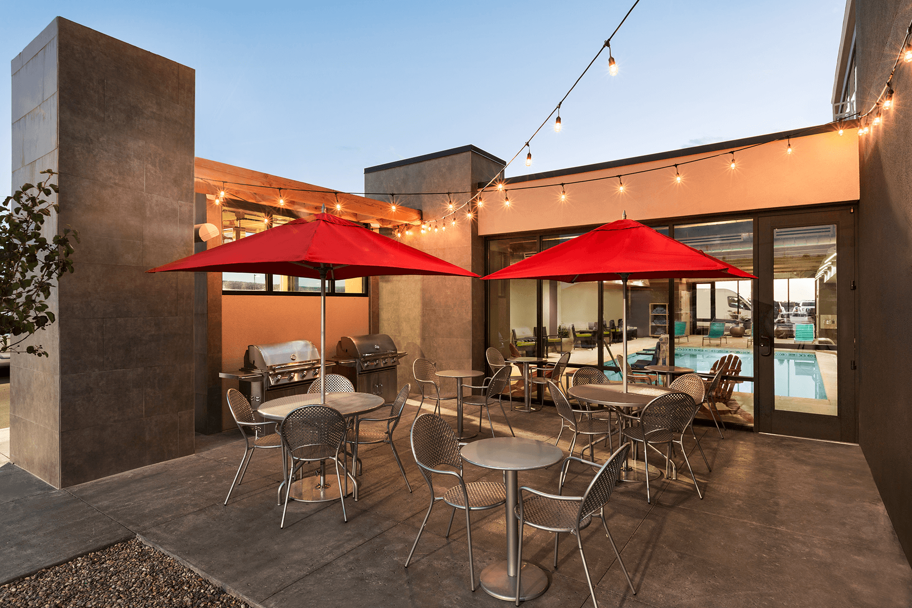  Home 2 Suites Patio with BBQs 