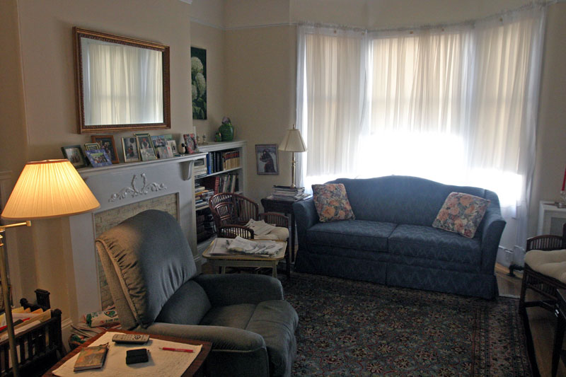 unit#32livingroom-before.jpg