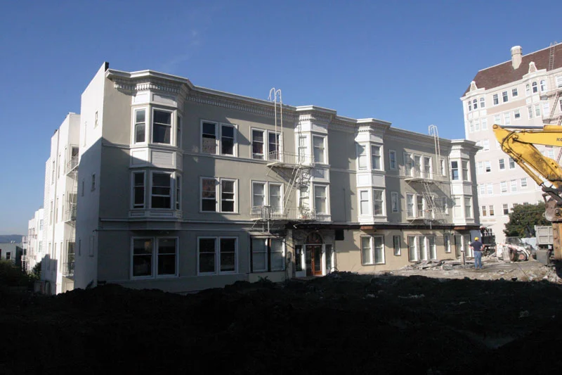 A short-lived view of the original front of 1515 Greenwich