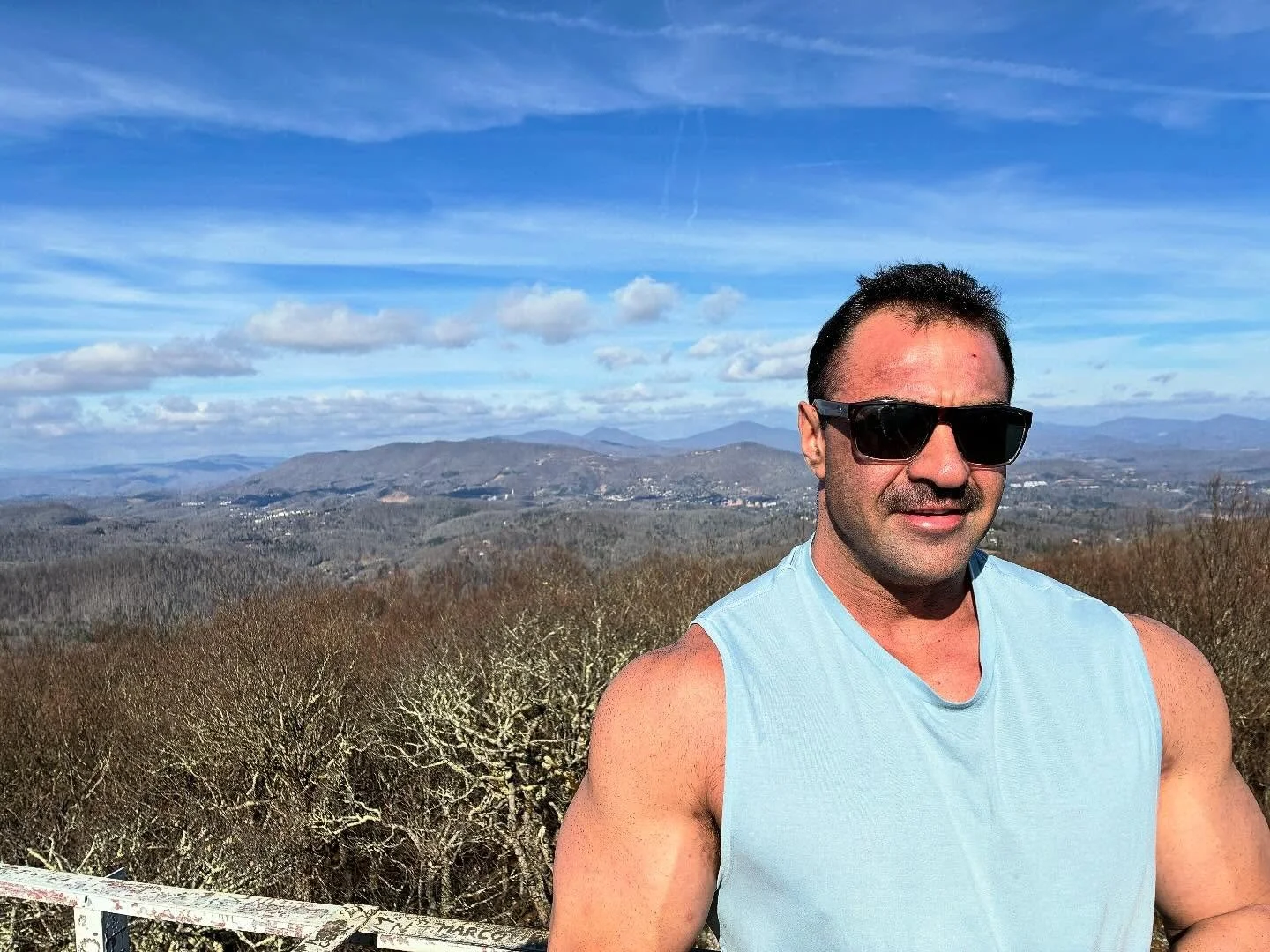 Traditional post holiday hike. 5.25 miles w/ 750&rsquo; in elevation change. NGL holiday indulgence guilt may have motivated this&hellip; #cardio #hike #blowingrock