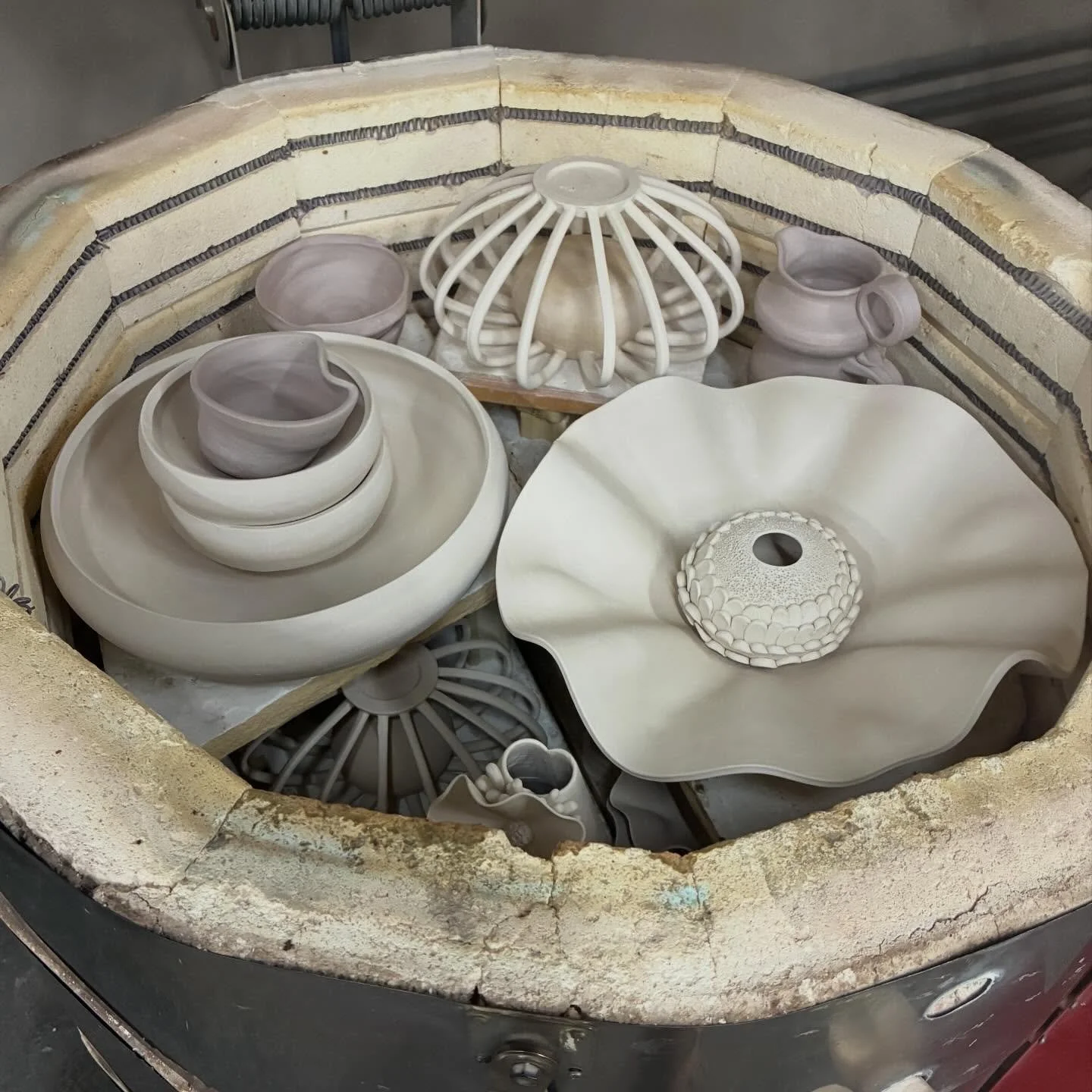 Godspeed little kiln #bisquefiring #kiln #ceramics #fineart