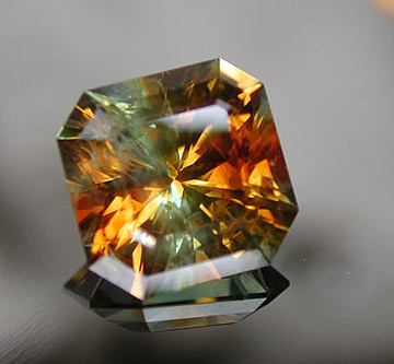 Orange-Green-Bi-Color Sapphire