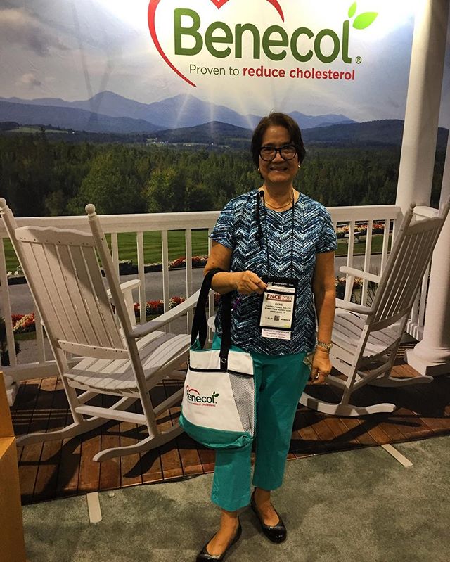 WHEN THE 👖MATCH THE 👜!! Come get your famous #Benecol tote tomorrow before #FNCE closes!
