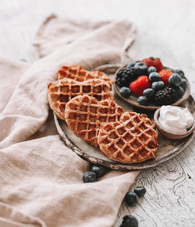 High Protein Low Carb Waffles 🧇 As per your yes votes on my @rafooddiary page 😄 You can find the recipe and macros in the video I just uploaded or by jumping over to www.eatrunlift.me and looking in the recipe index.