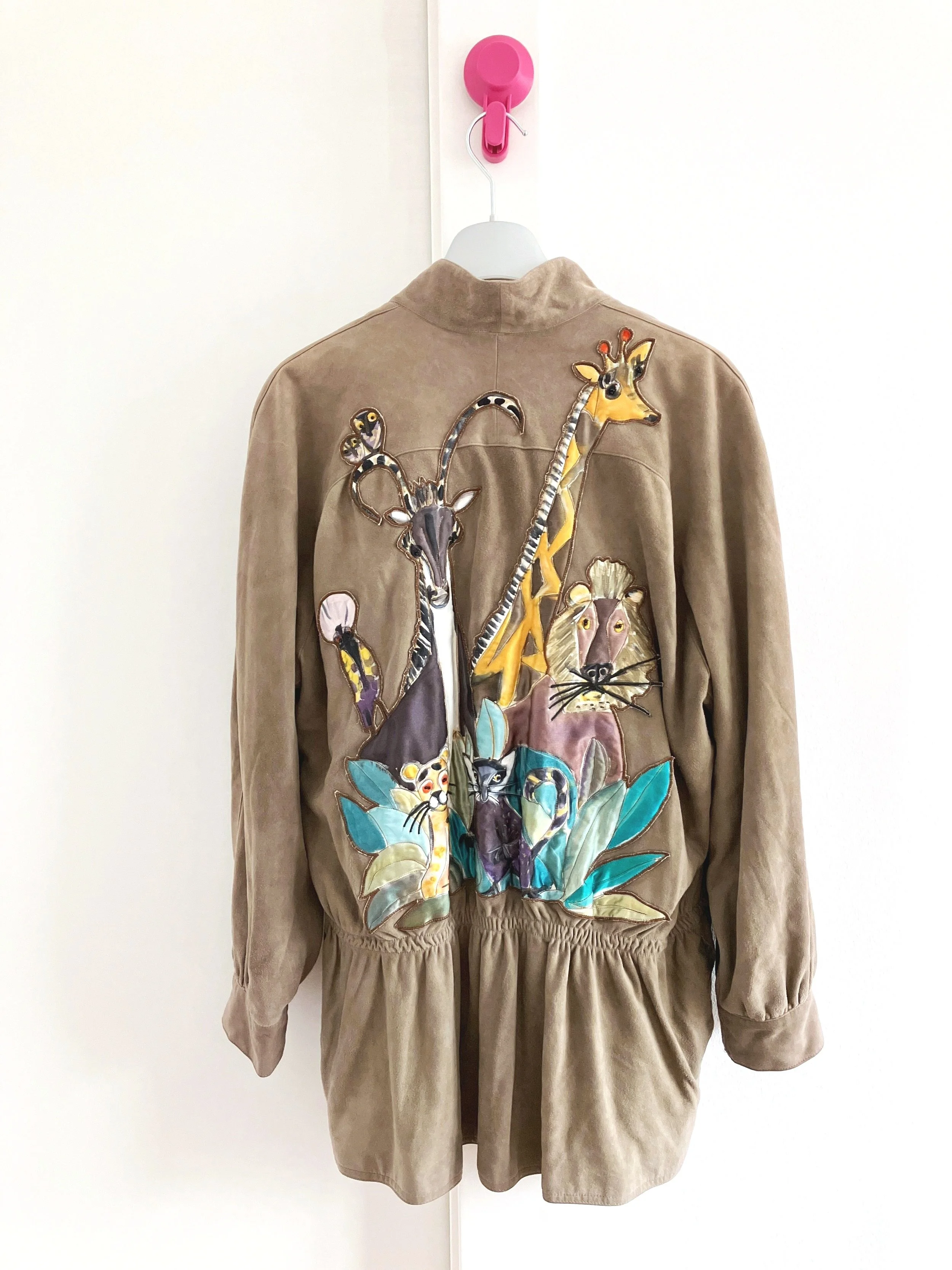 Giacca in suede con applicazioni