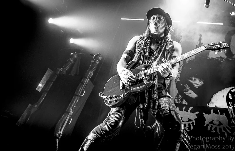 Alice Cooper-Vector Arena 9May15-6949.jpg