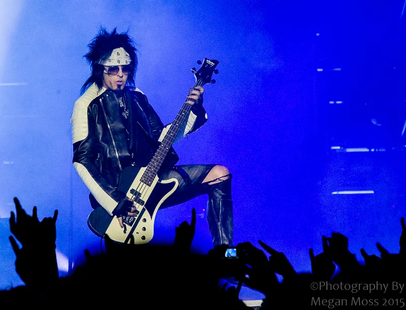 Motley Crue-Vector Arena 9May15-7293.jpg
