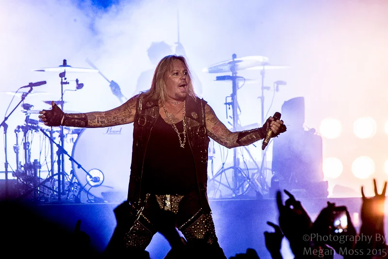 Motley Crue-Vector Arena 9May15-7318.jpg