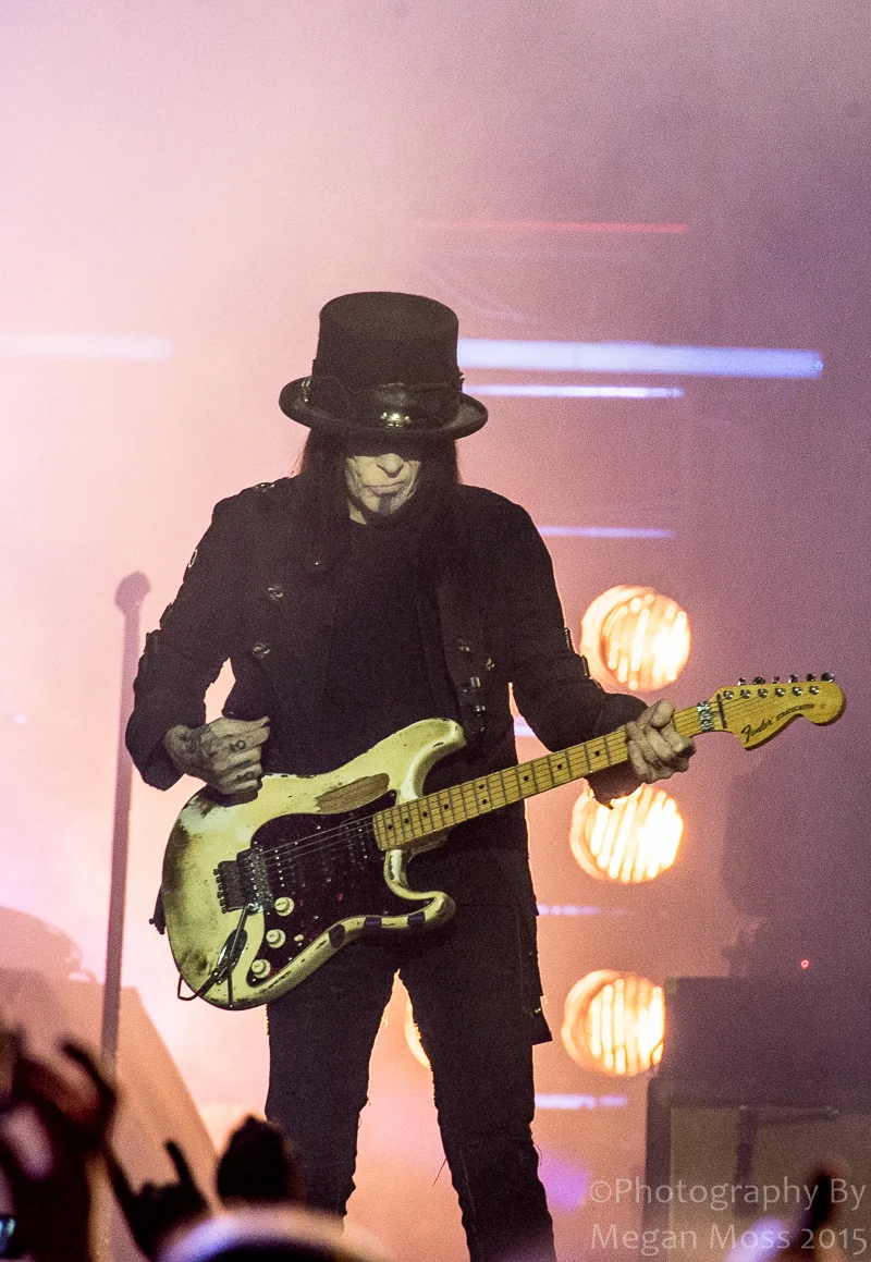 Motley Crue-Vector Arena 9May15-7390.jpg