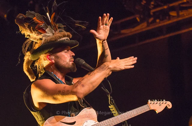 Xavier Rudd Auckland (24 of 36).jpg