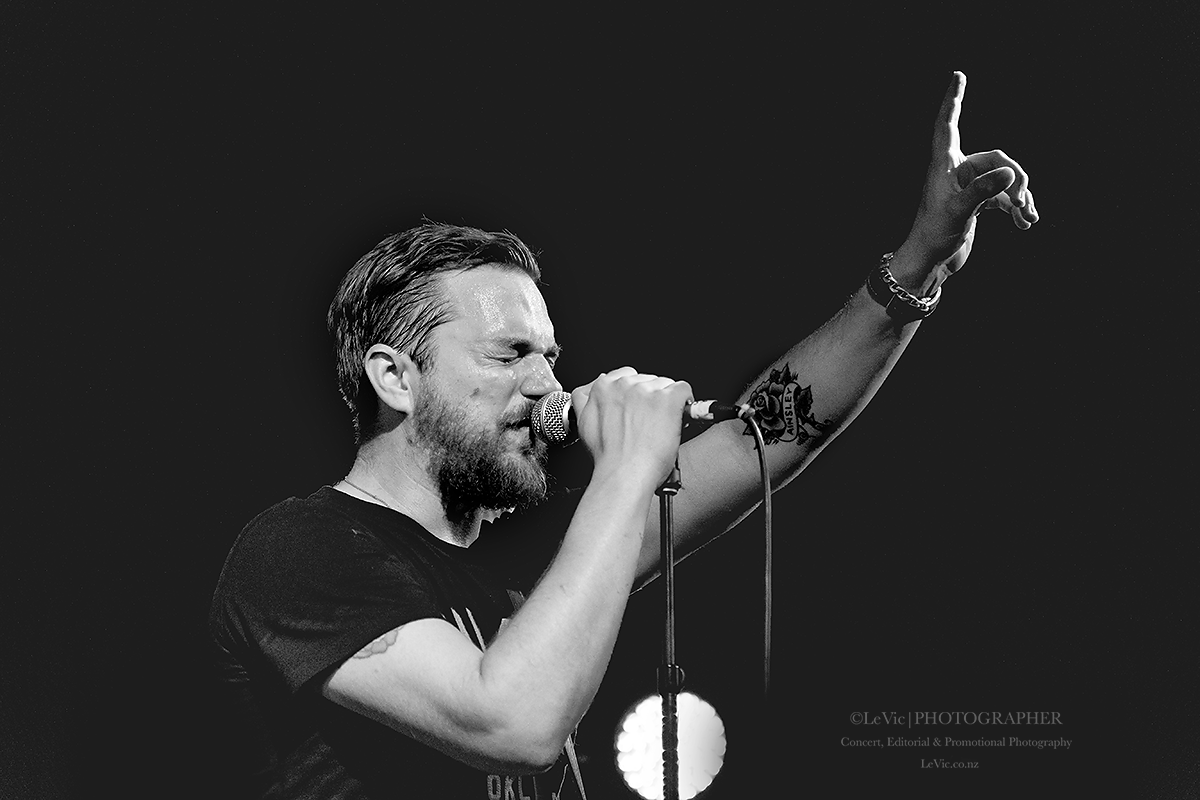 CLICK THE IMAGE ABOVE FOR LIVE PHOTOS FROM JD MCPHERSON'S AUCKLAND SHOW BY Leah Victoria