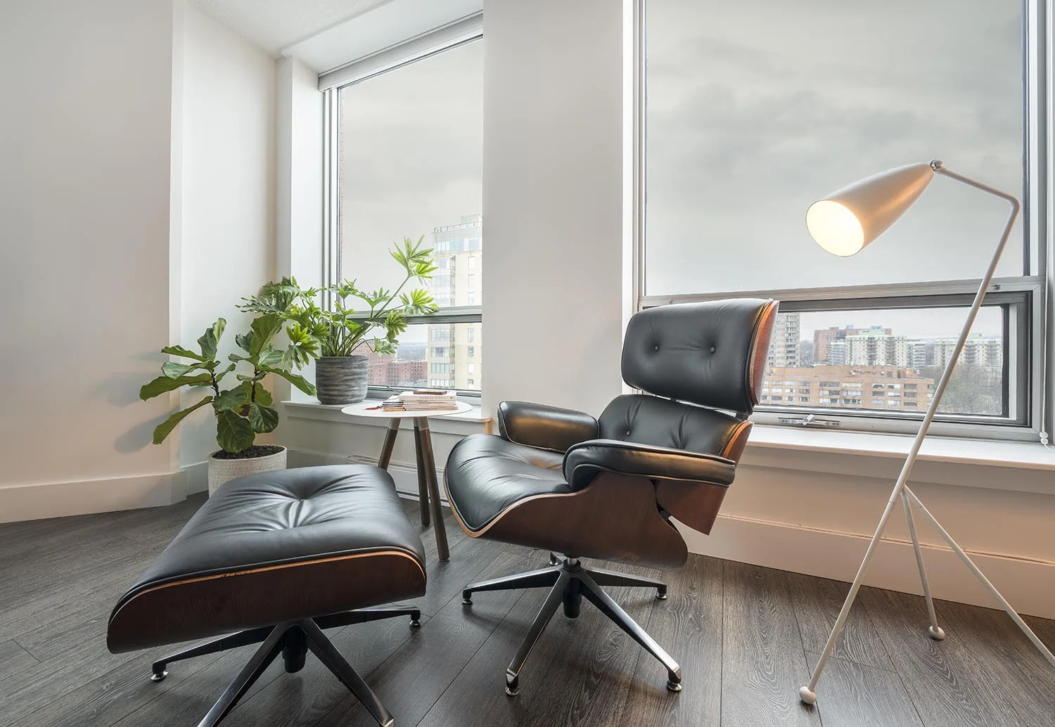 robyn_cox_halifax_condo_eames_lounge.jpg