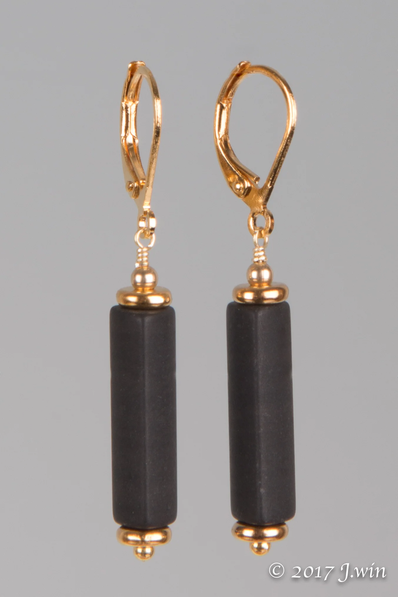 Onyx gold earrings