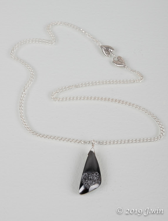 Refined druzy pendant necklace
