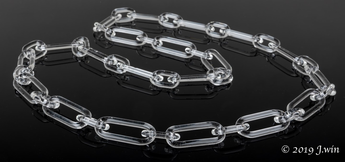 Elegant borosilicate glass chain with clear links - The Glass Of Joy