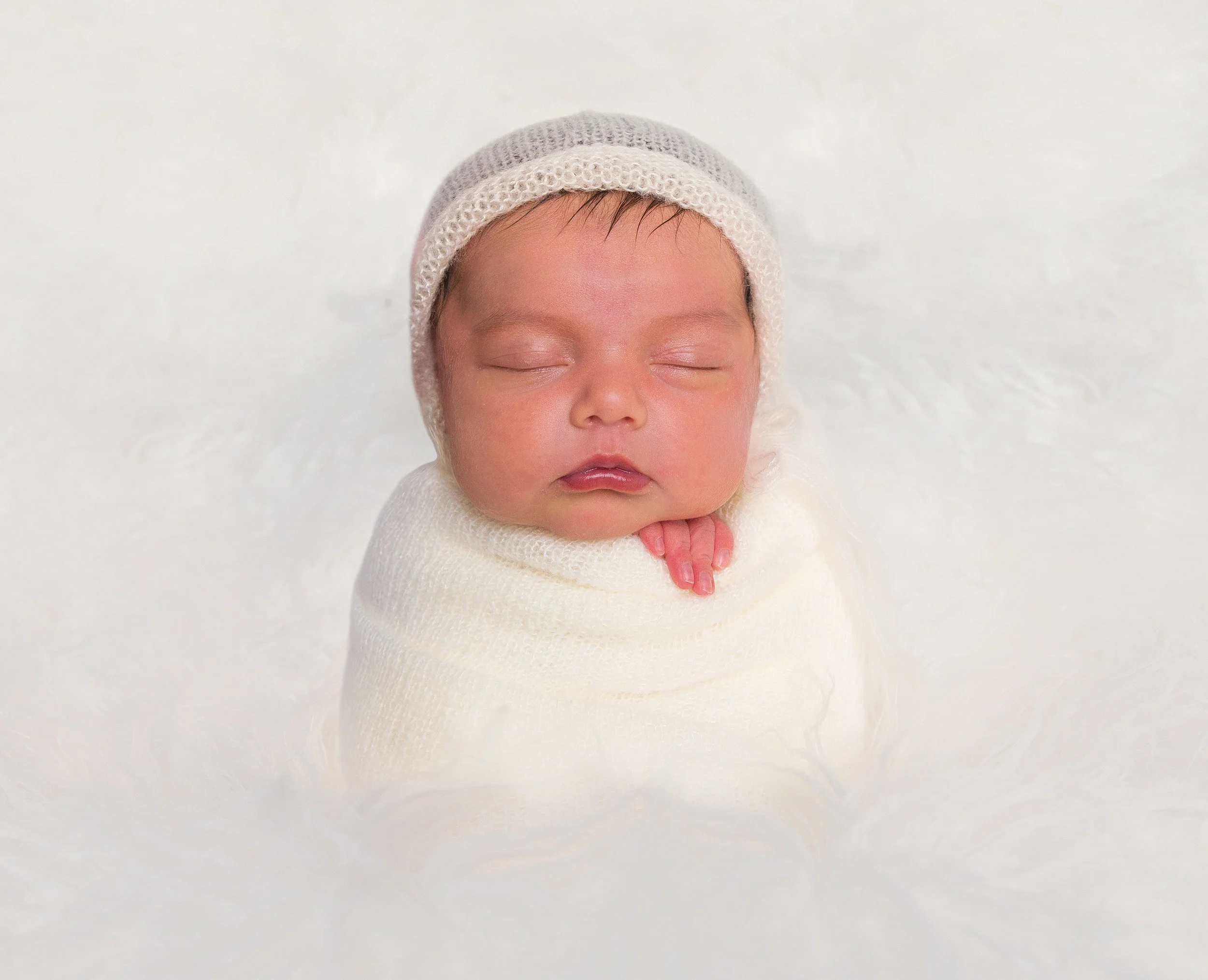 Palomo Newborn Session - Image 2.jpg