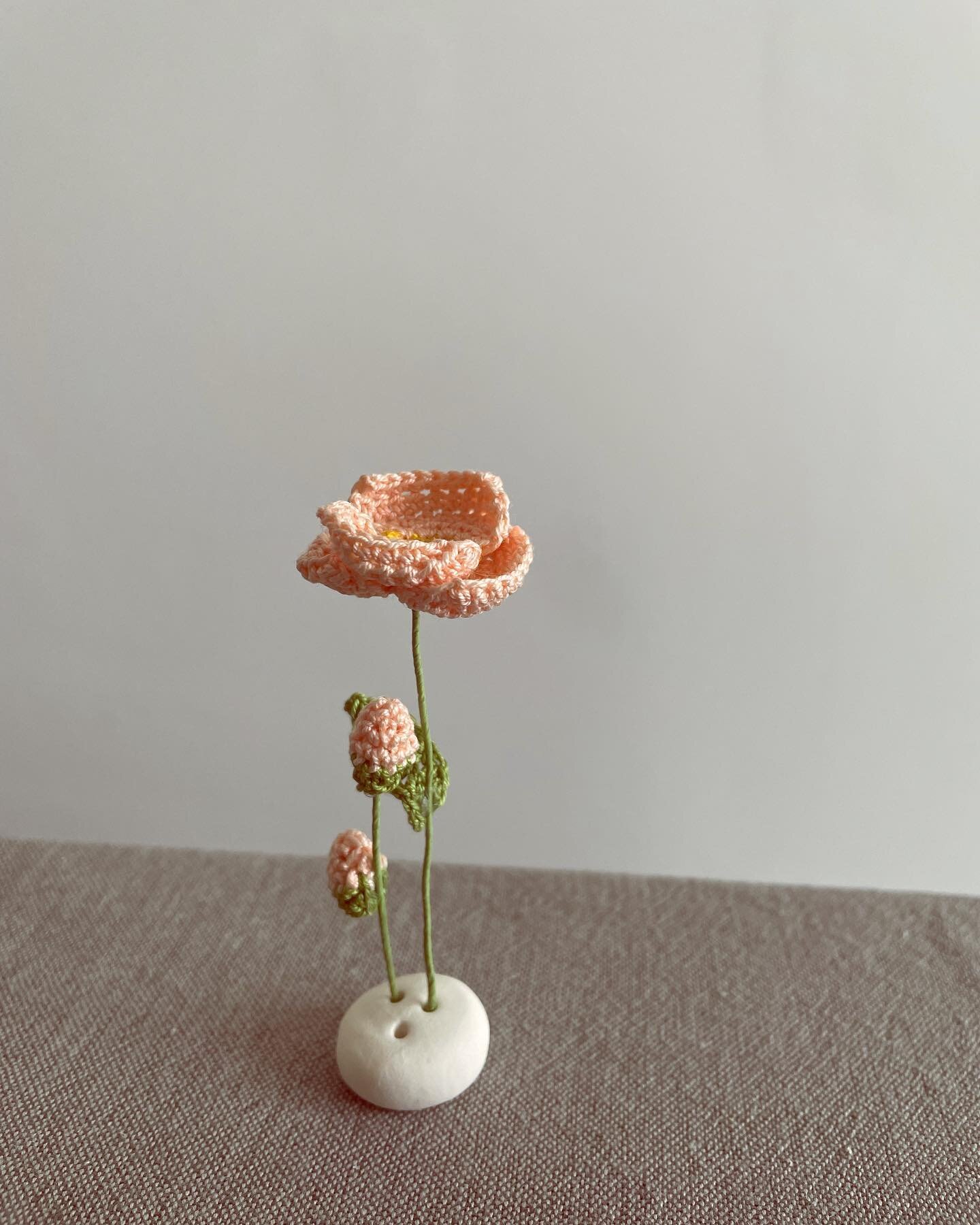 Pink poppy flower
Height: 7 cm 
.
.
.
.
.
.
.
#crochet#crochetflower#crochetpoppy#poppy