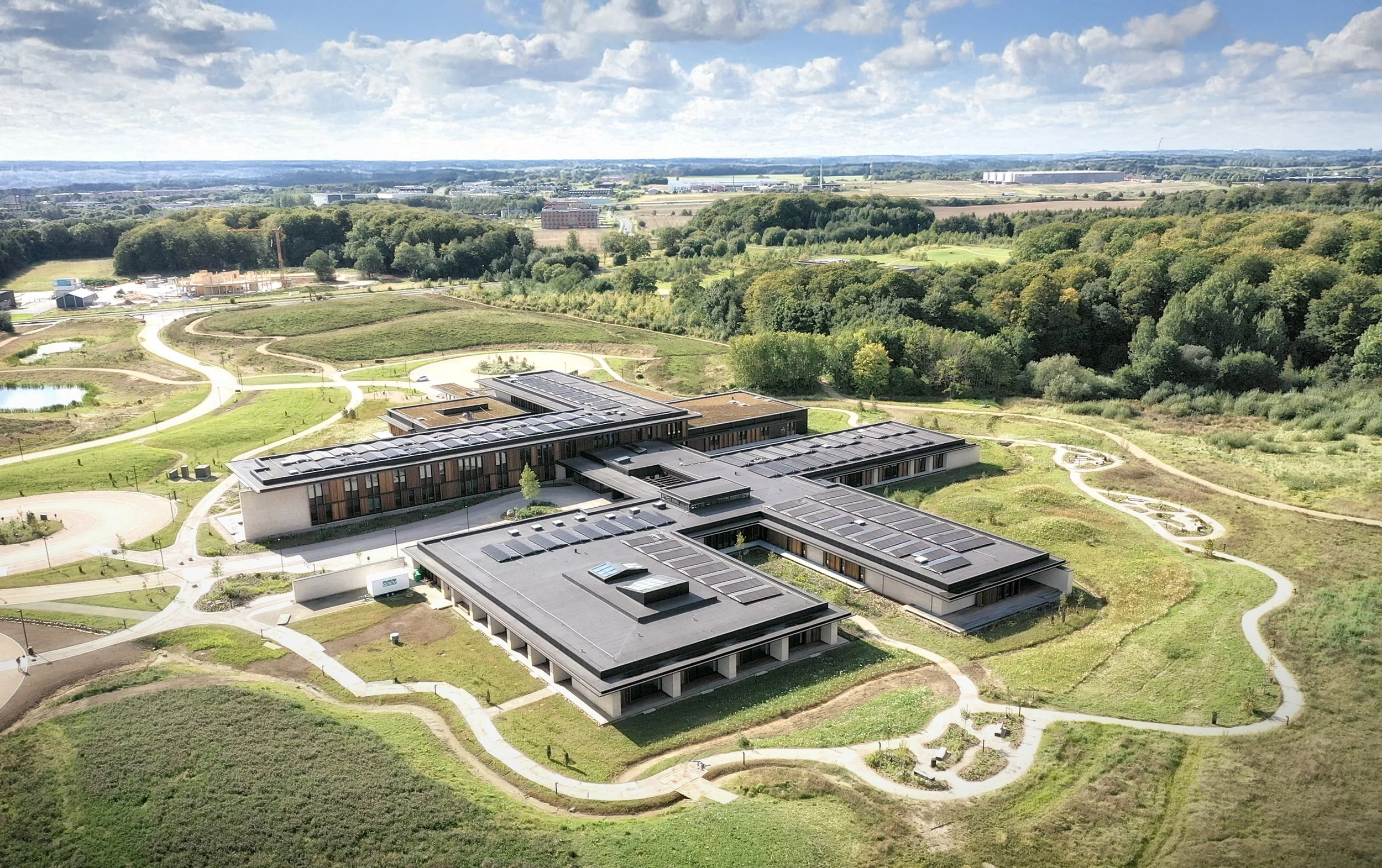 Drone med himmel.jpg