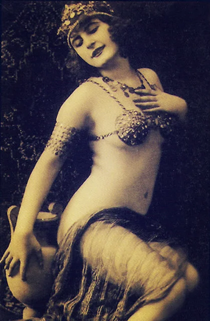 Selfie Beauty Standards - The Digital Deterioration of Natural Beauty