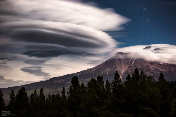 goldpaint_moonlit_lenticular_clouds.jpg.CROP.original-original.jpg