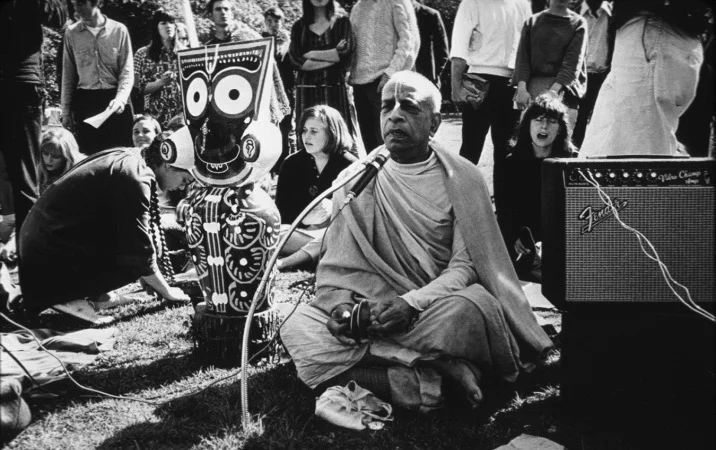 Bhaktivedanta_Swami_with_Jagannath_in_Golden_Gate_Park_February_1967.jpg